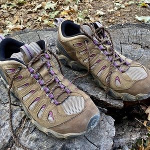 Oboz Sawtooth Waterproof Hiking Shoes Brown with Purple